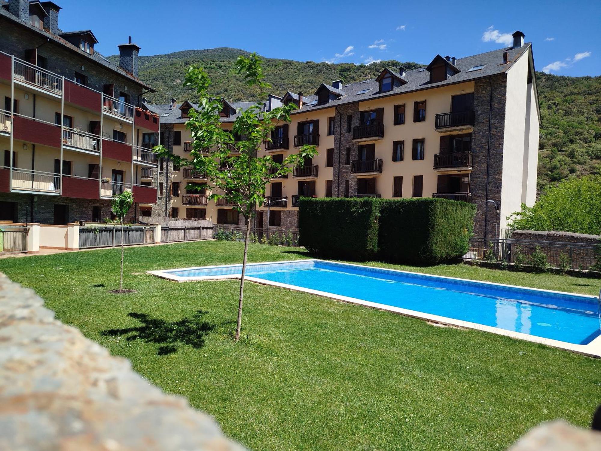 Apartaments Sort Pirineus Exterior photo