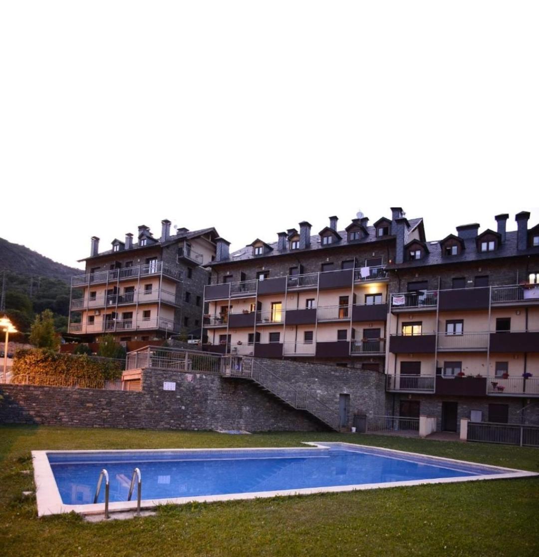Apartaments Sort Pirineus Exterior photo